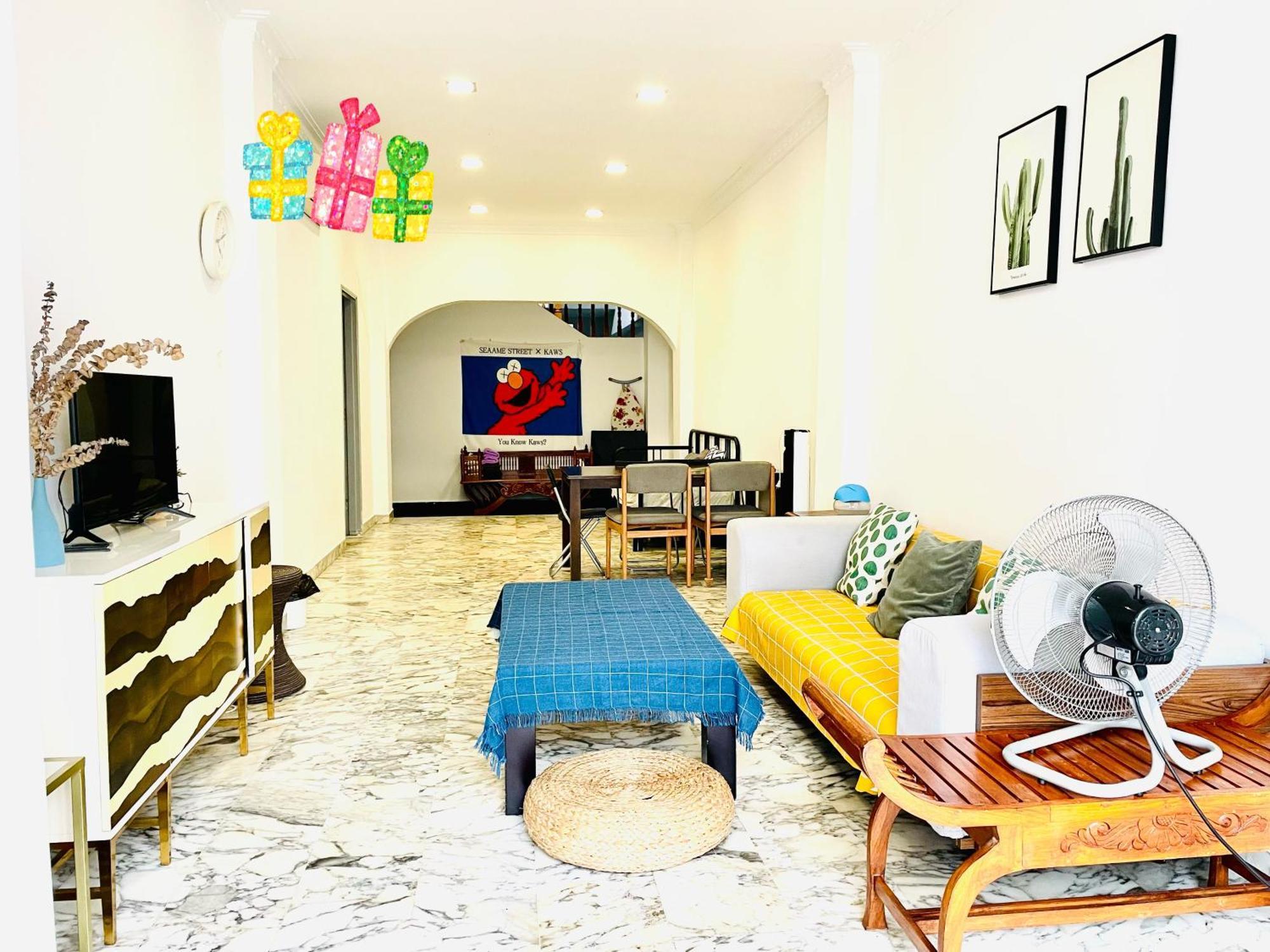 Convenient Rare House In Apartment