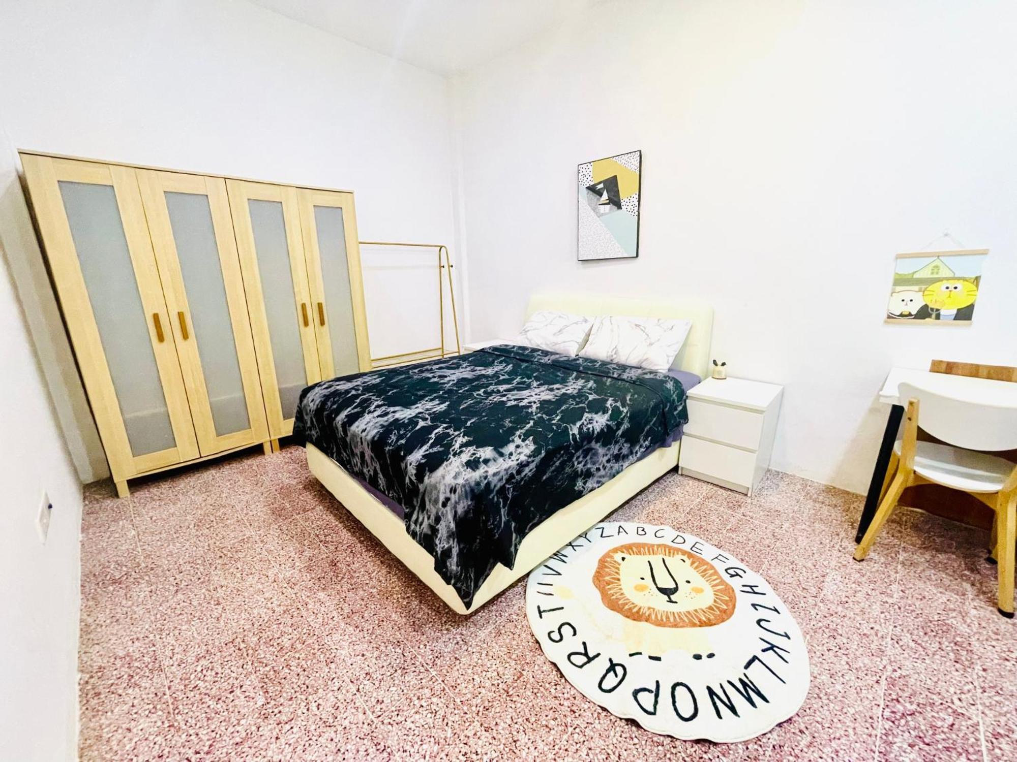 Convenient Rare House In Apartment