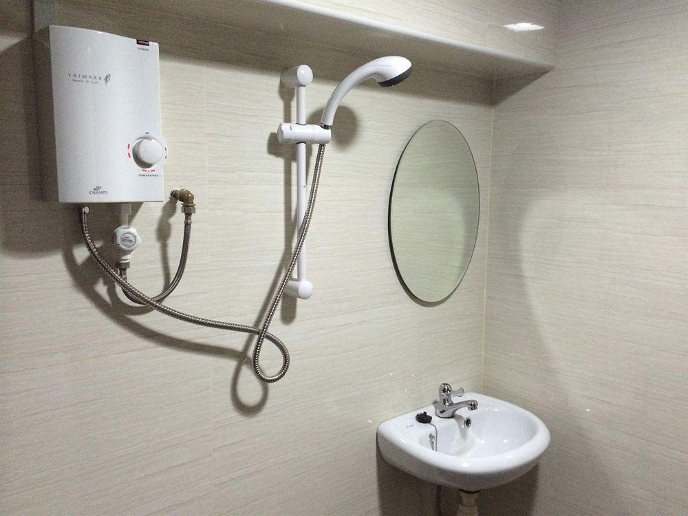 D & E Pte Ltd *