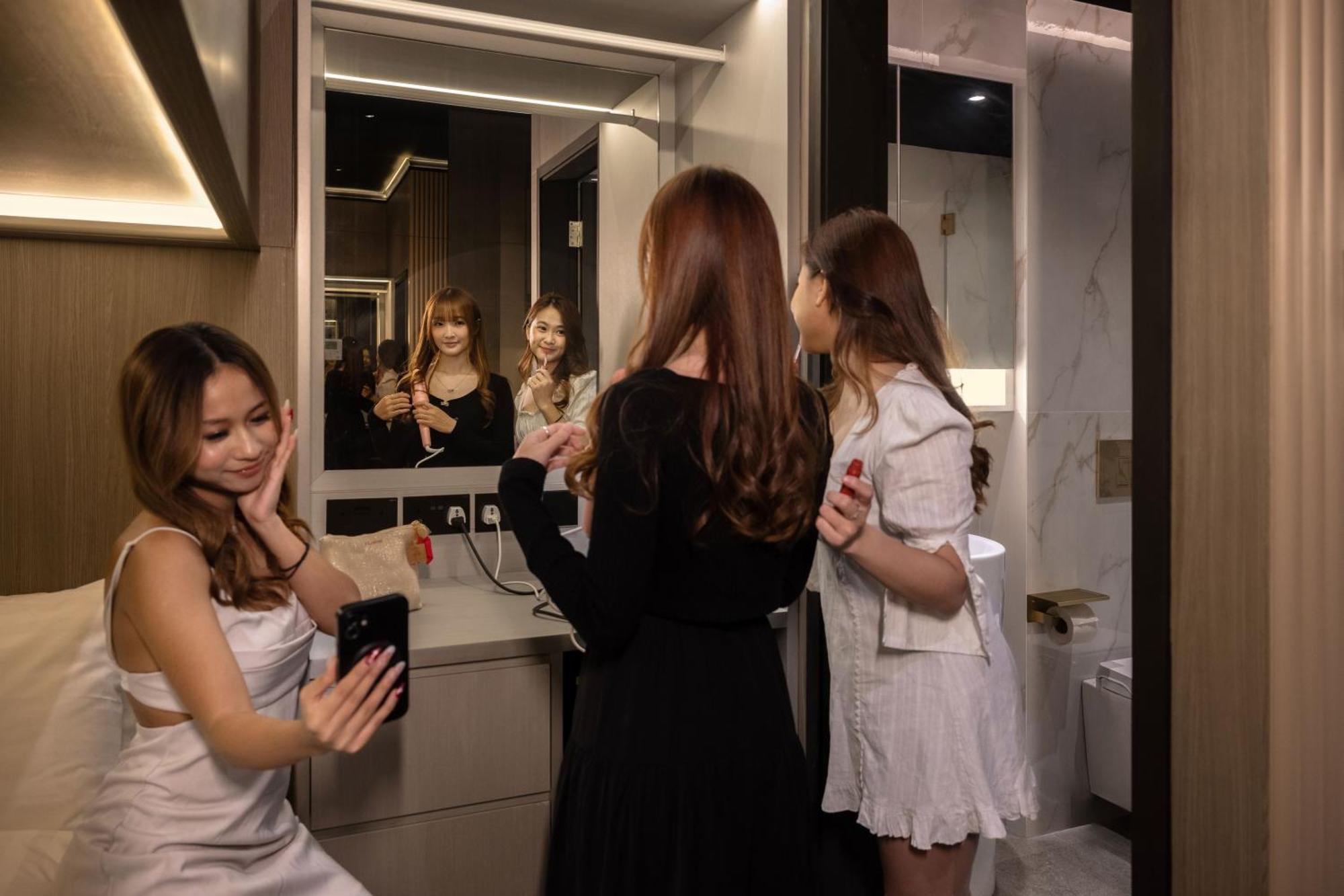 Cube Social Boutique Capsule At Boat Quay