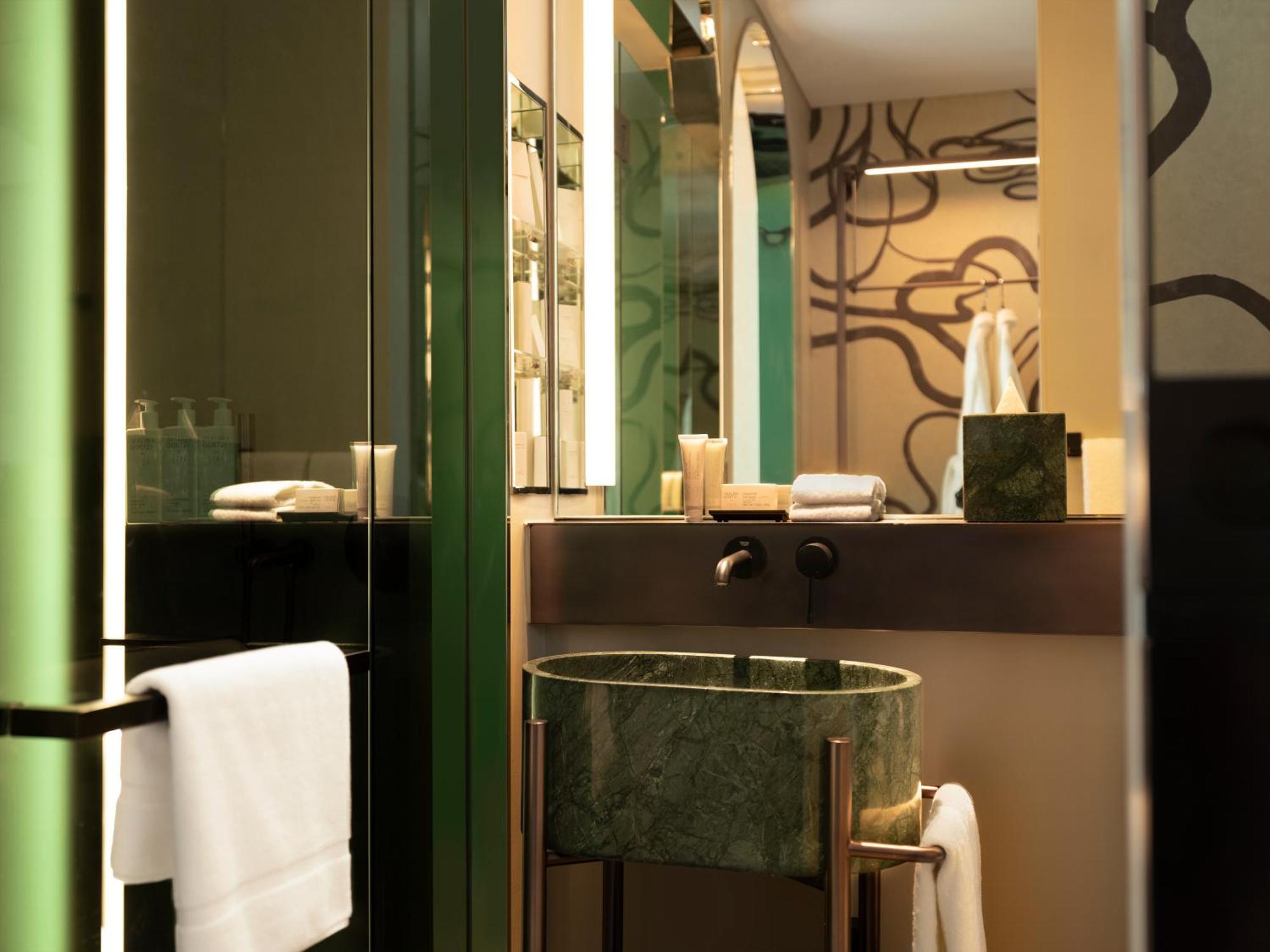 Mondrian Duxton Hotel Singapore