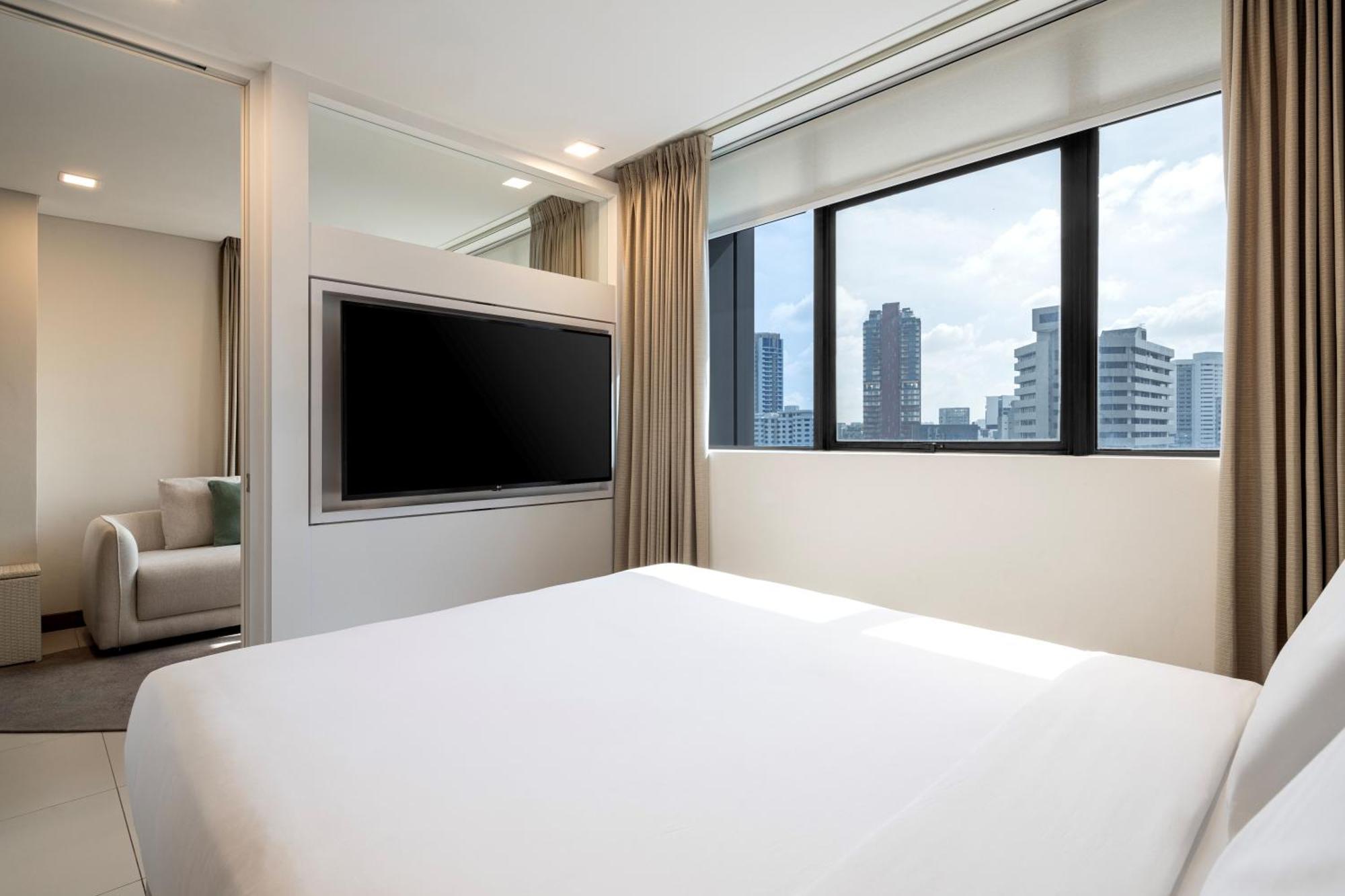 Aparthotel Novotel Living Orchard 4*