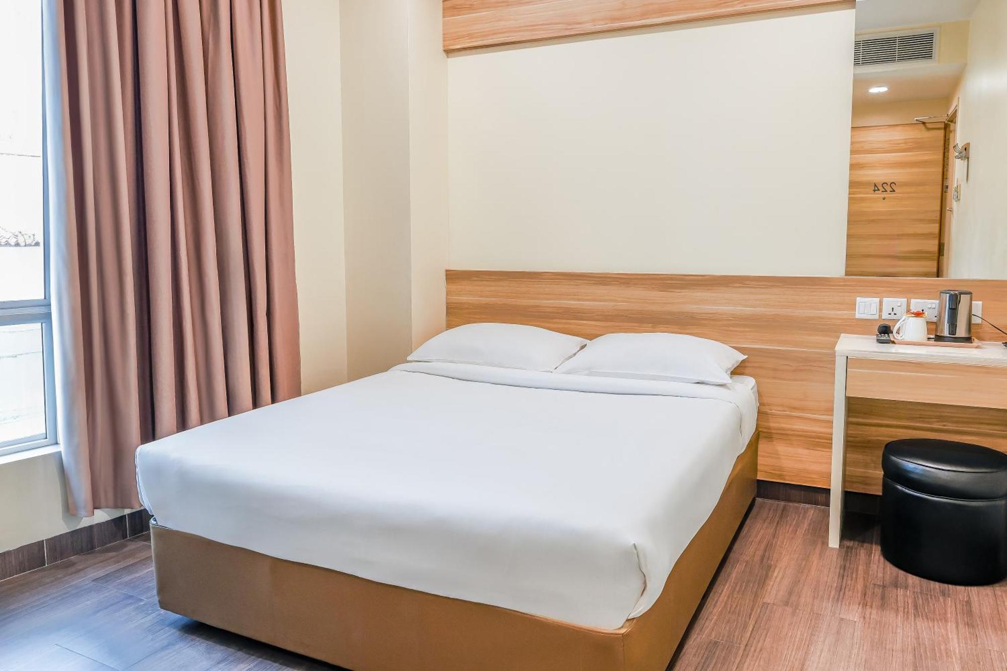 Hotel 81 Dickson 2*