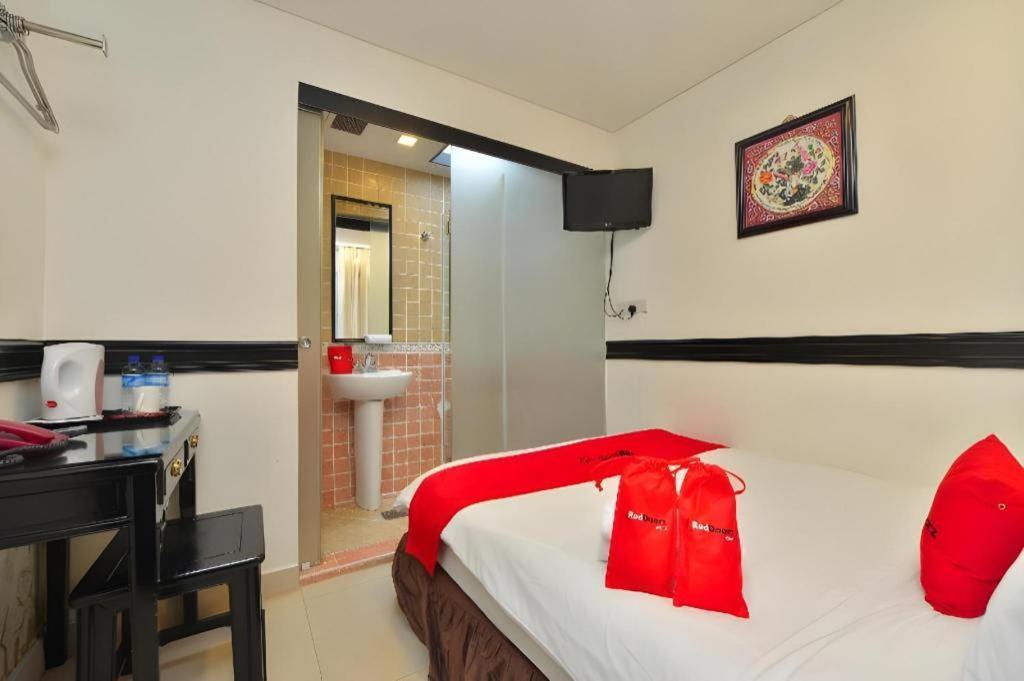 Reddoorz Near Marine Parade Hotel 3*