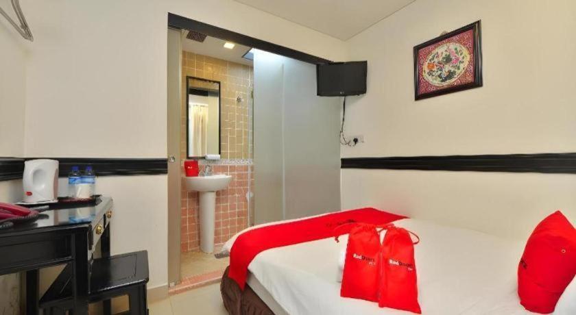 Reddoorz Near Marine Parade Hotel 3*