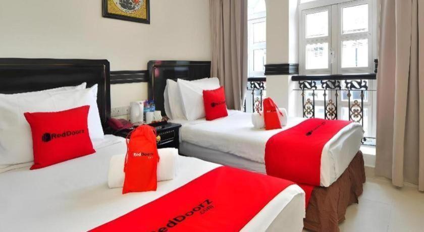 Hotel Reddoorz Near Marine Parade 3*