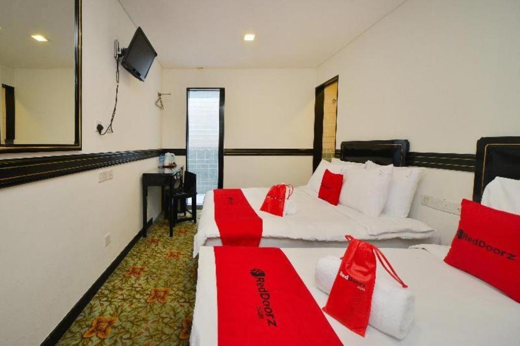 Reddoorz Near Marine Parade Singapura