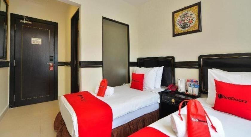 Reddoorz Near Marine Parade Hotel