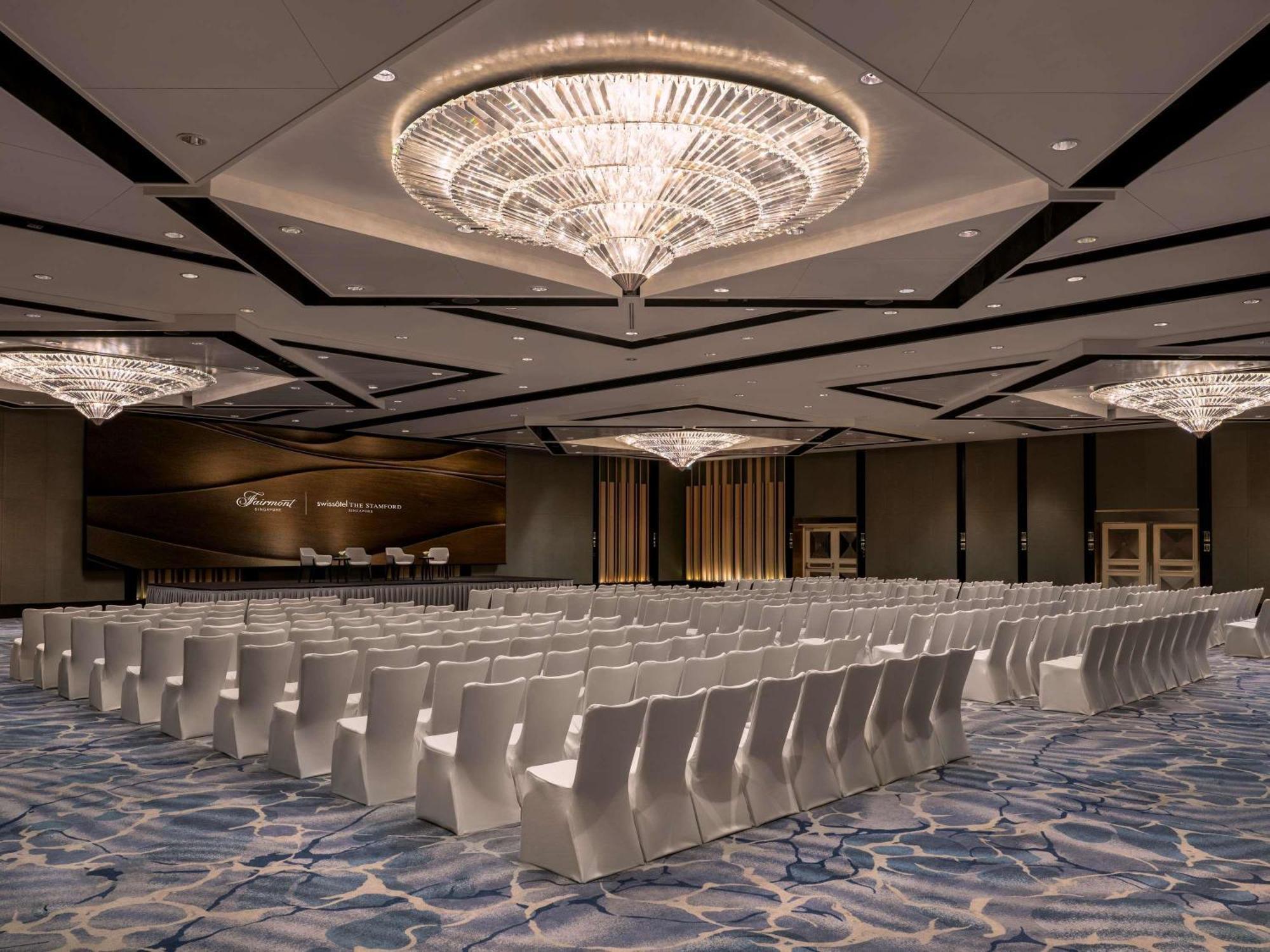 Swissotel The Stamford Hotel 5*
