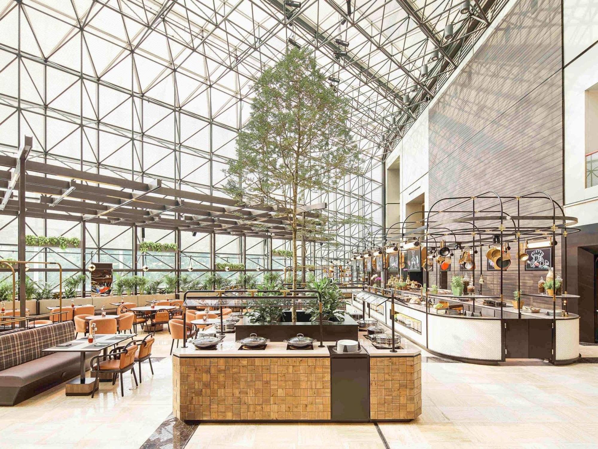Swissotel The Stamford Hotel 5*