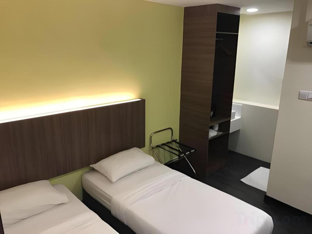 L @ 51 Desker Hotel Singapura