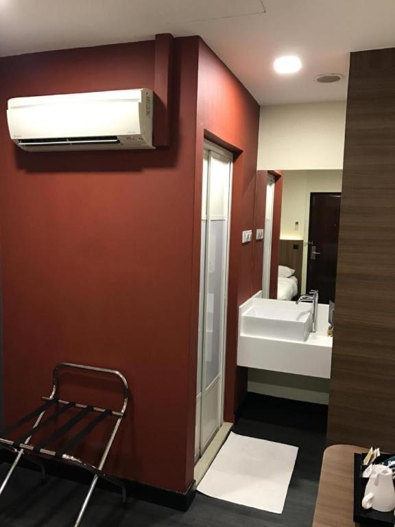 L @ 51 Desker Hotel Singapura