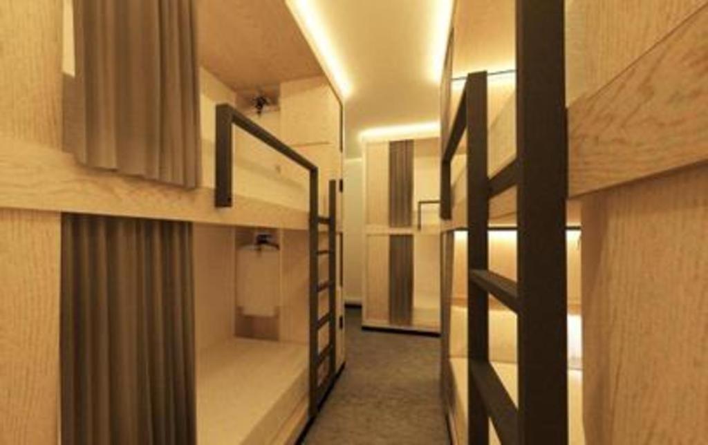 Capsule@hive Bugis Hostel *
