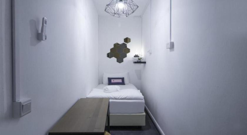 Capsule@hive Bugis Hostel *
