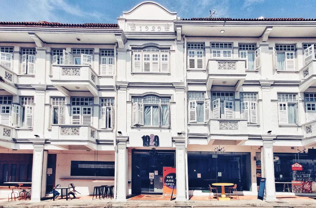 1929 - Newly Renovated Hotel Singapore
