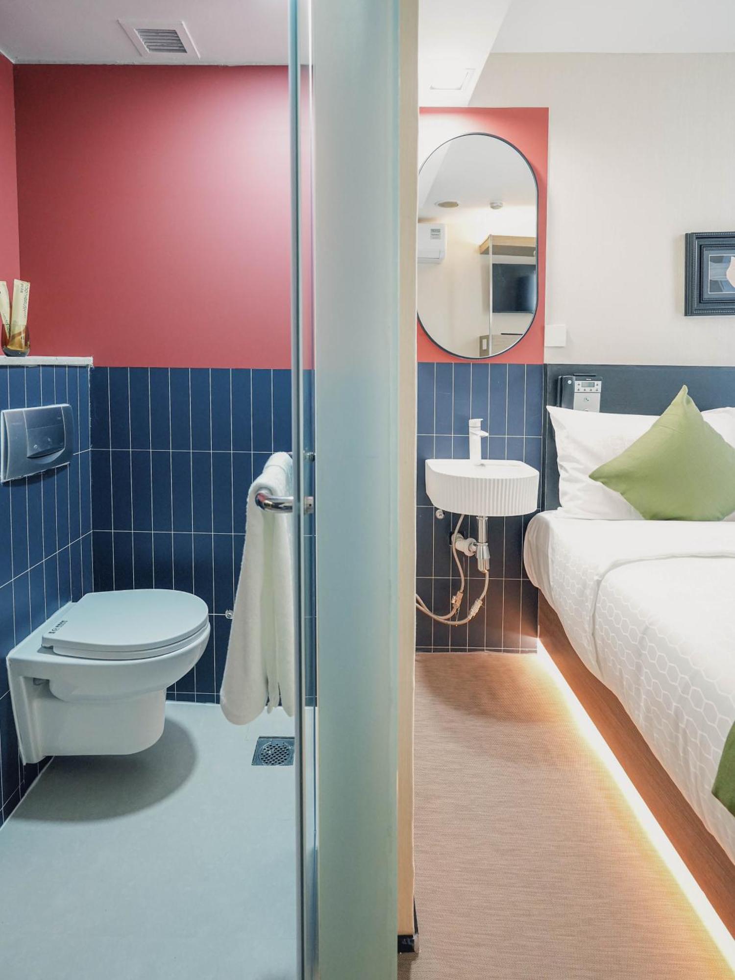 1929 - Newly Renovated Hotel