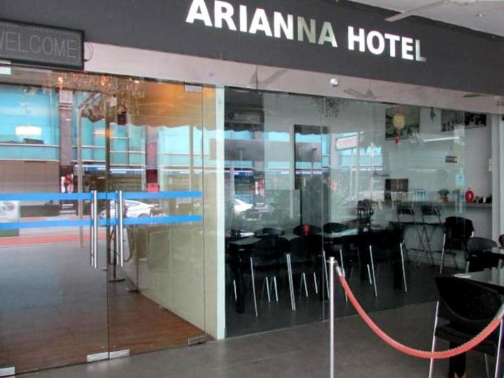 Arianna 2* Singapore