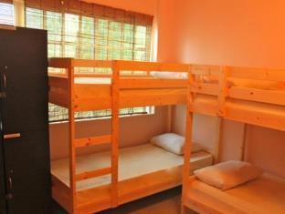 Capsule hotel Capsules @ The Little Red Dot