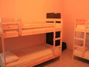 Capsules @ The Little Red Dot Capsule hotel 2*