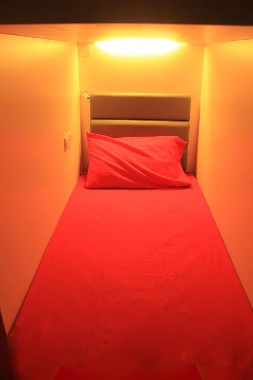 Capsule hotel Capsules @ The Little Red Dot Singapore