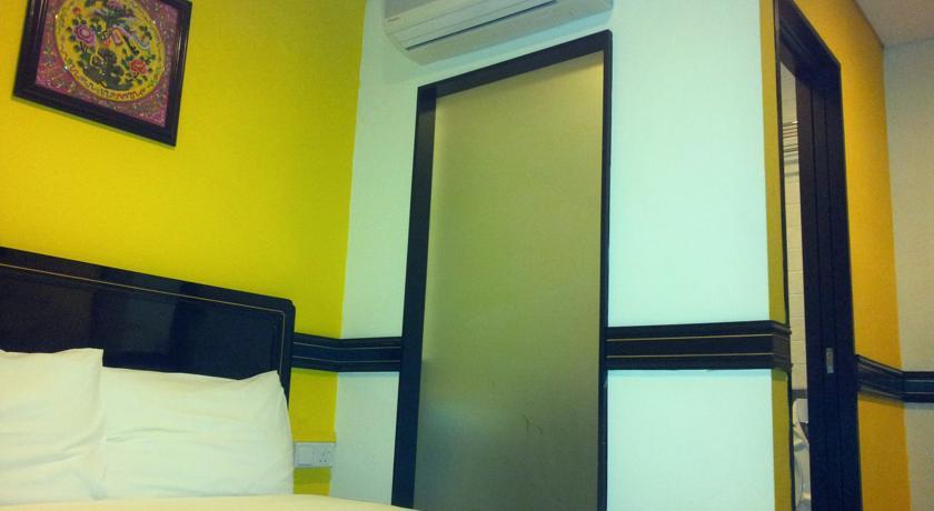 The Snooze Marine Parade Hotel