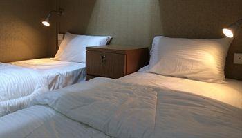 Hotel D & E Pte Ltd