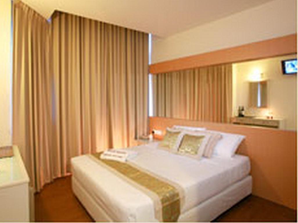Hi Dot Hotel
