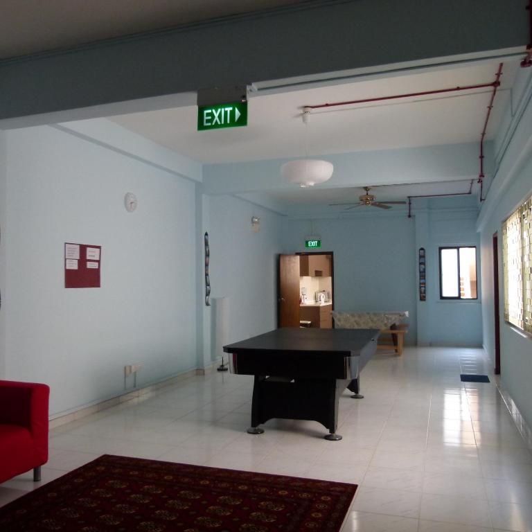 Gusti Asrama Singapura