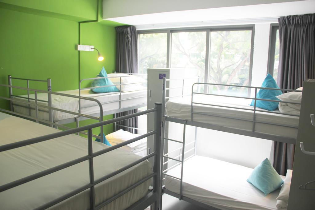 Five Stones Hostel *