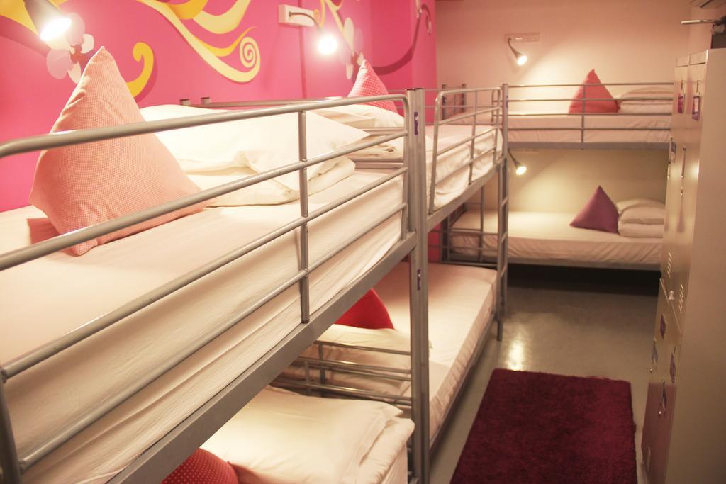 Five Stones Hostel *