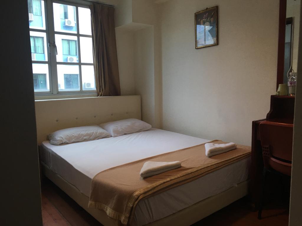 Happy Hotel