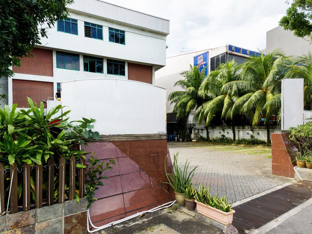 Reddoorz Near Aljunied Mrt Hotel