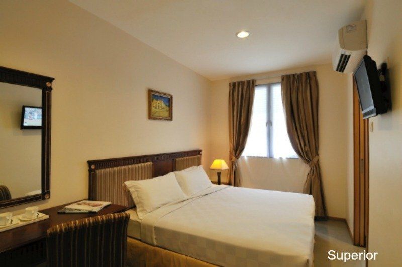 Victoria A Nuve Group Collection 3*