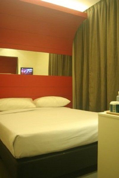 81 Rochor Hotel 2*