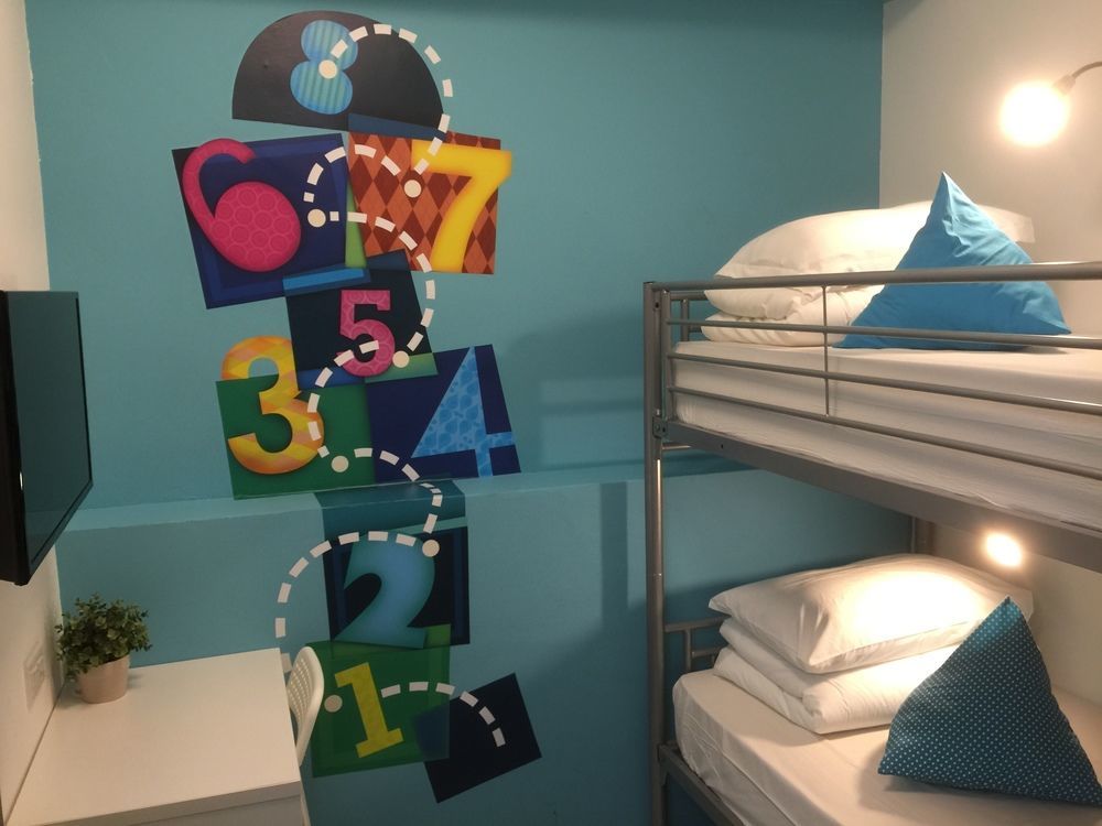 Hostel Five Stones Singapore