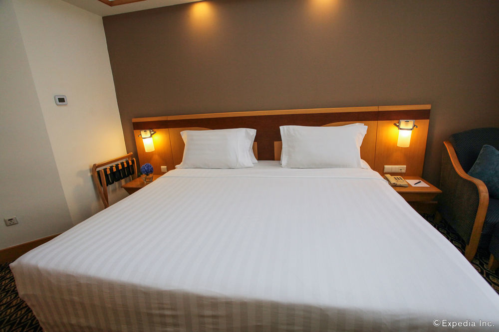 Hotel Furama City Centre