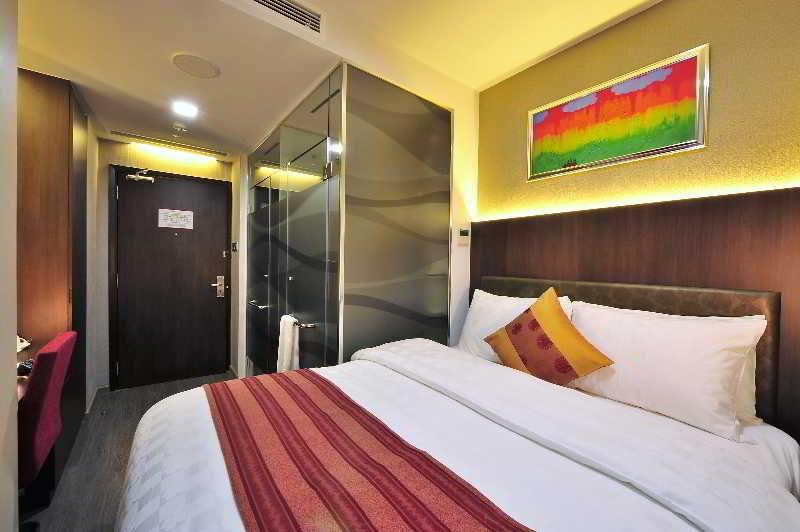Clover 5 Hongkong Street Hotel 4*