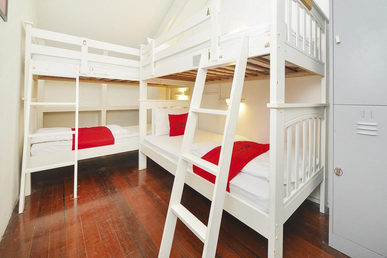Hostel Reddoorz Near Club Street