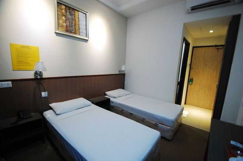Hotel Madras Eminence 2*
