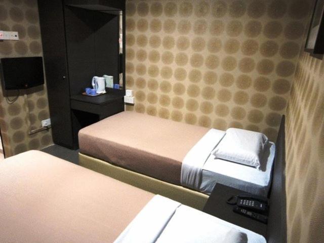 Amrise Hotel 2*