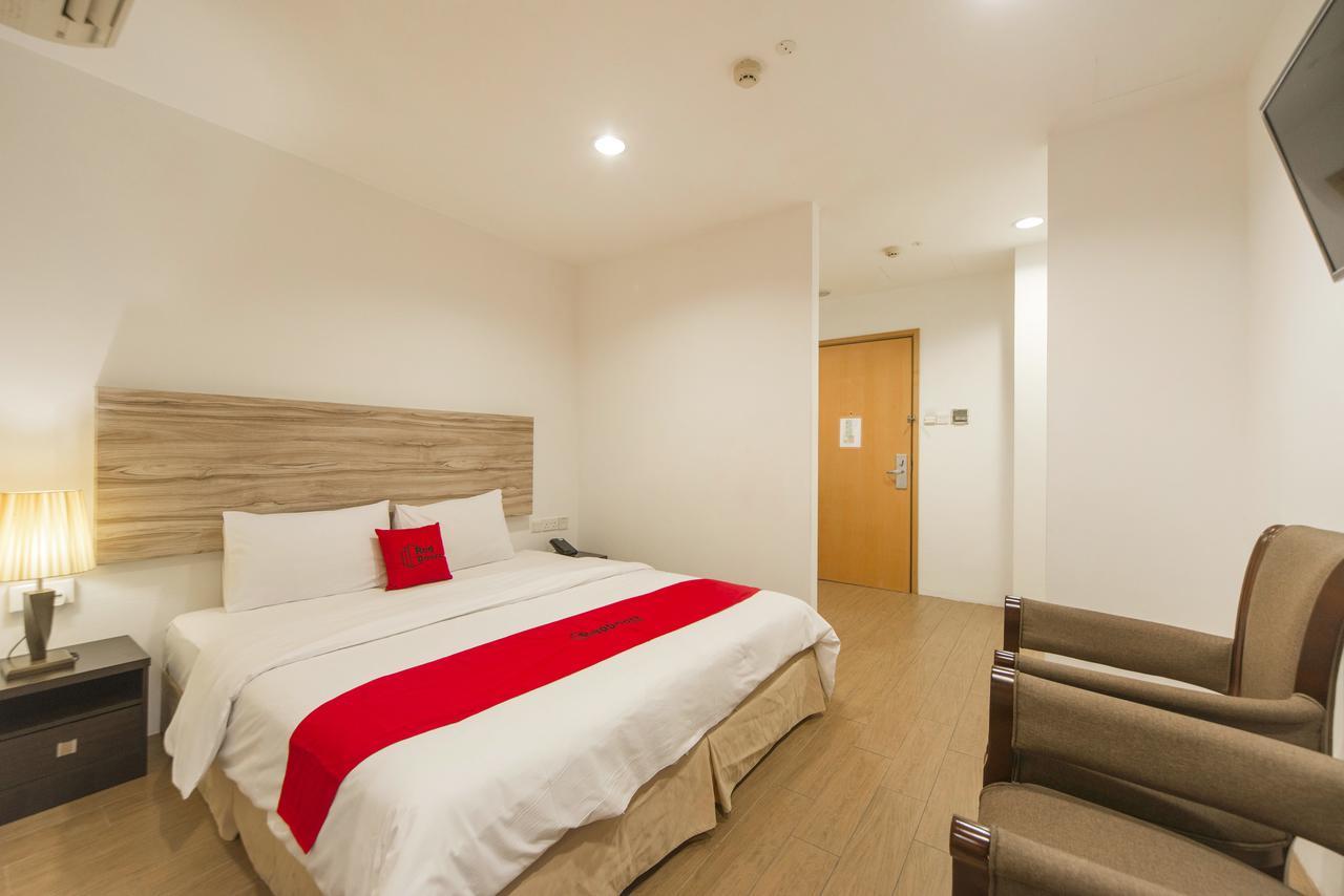 Hotel Reddoorz Plus @ Victoria Street 3*