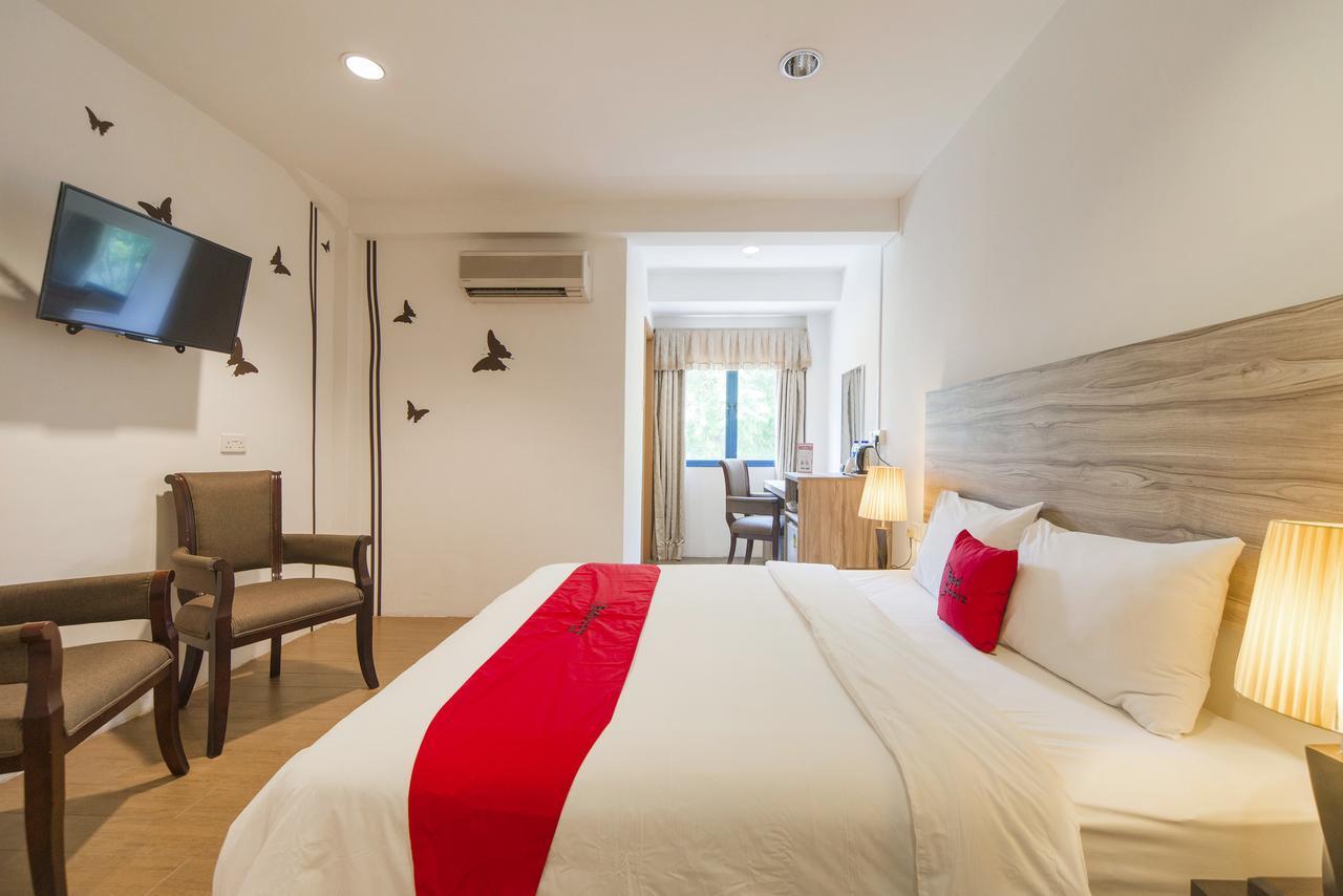 Hotel Reddoorz Plus @ Victoria Street 3*