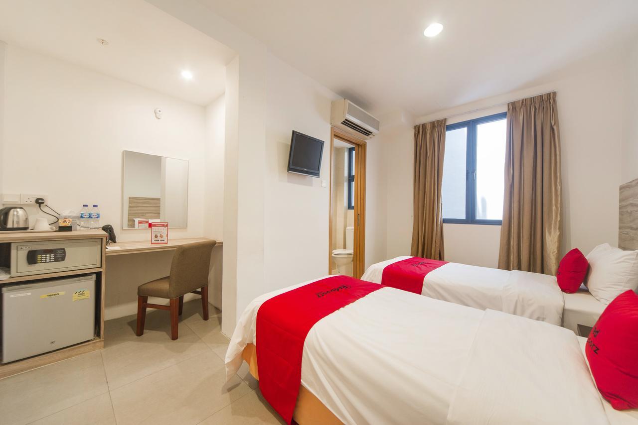 Hotel Reddoorz Plus @ Victoria Street