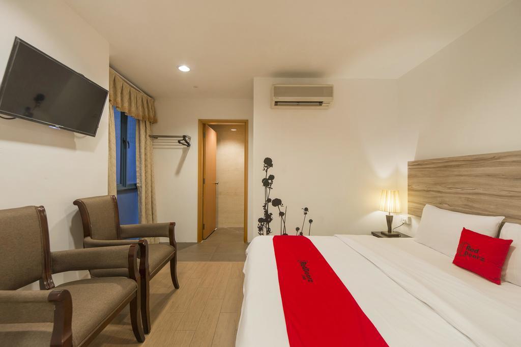Reddoorz Plus @ Victoria Street