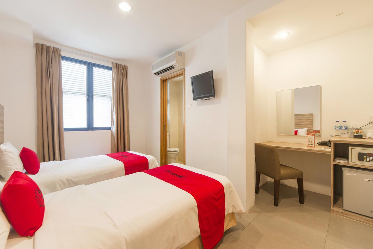 Hotel Reddoorz Plus @ Victoria Street Singapore