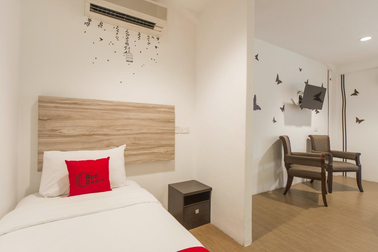 Hotel Reddoorz Plus @ Victoria Street Singapore