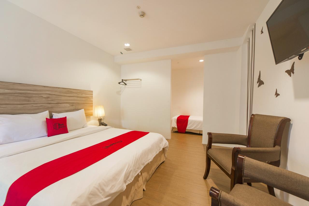 Reddoorz Plus @ Victoria Street Hotel 3*