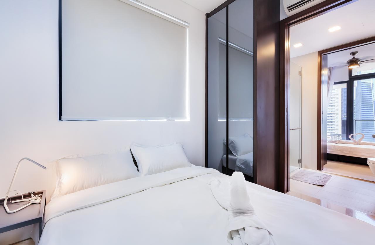 Apartment City Balcony With Marina Bay View