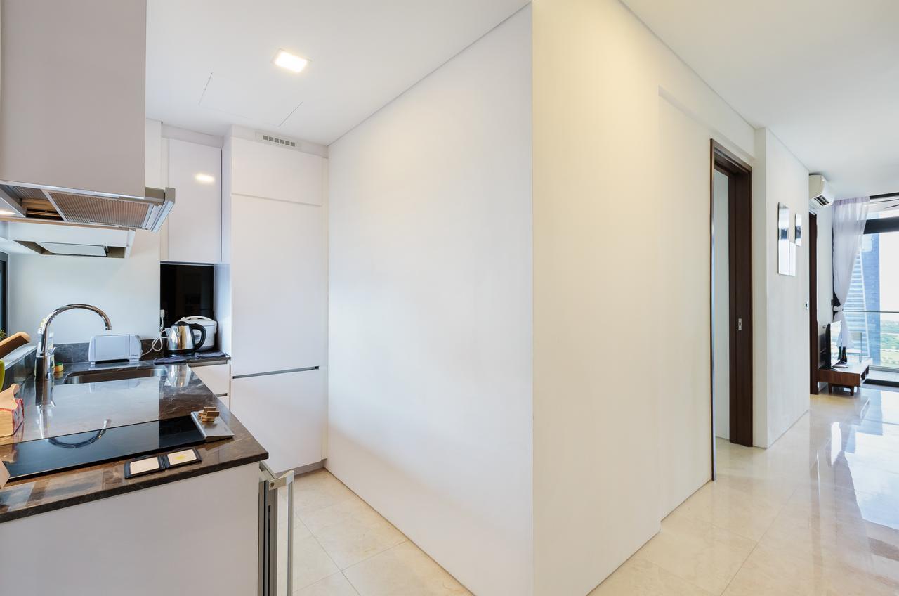 Apartment City Balcony With Marina Bay View