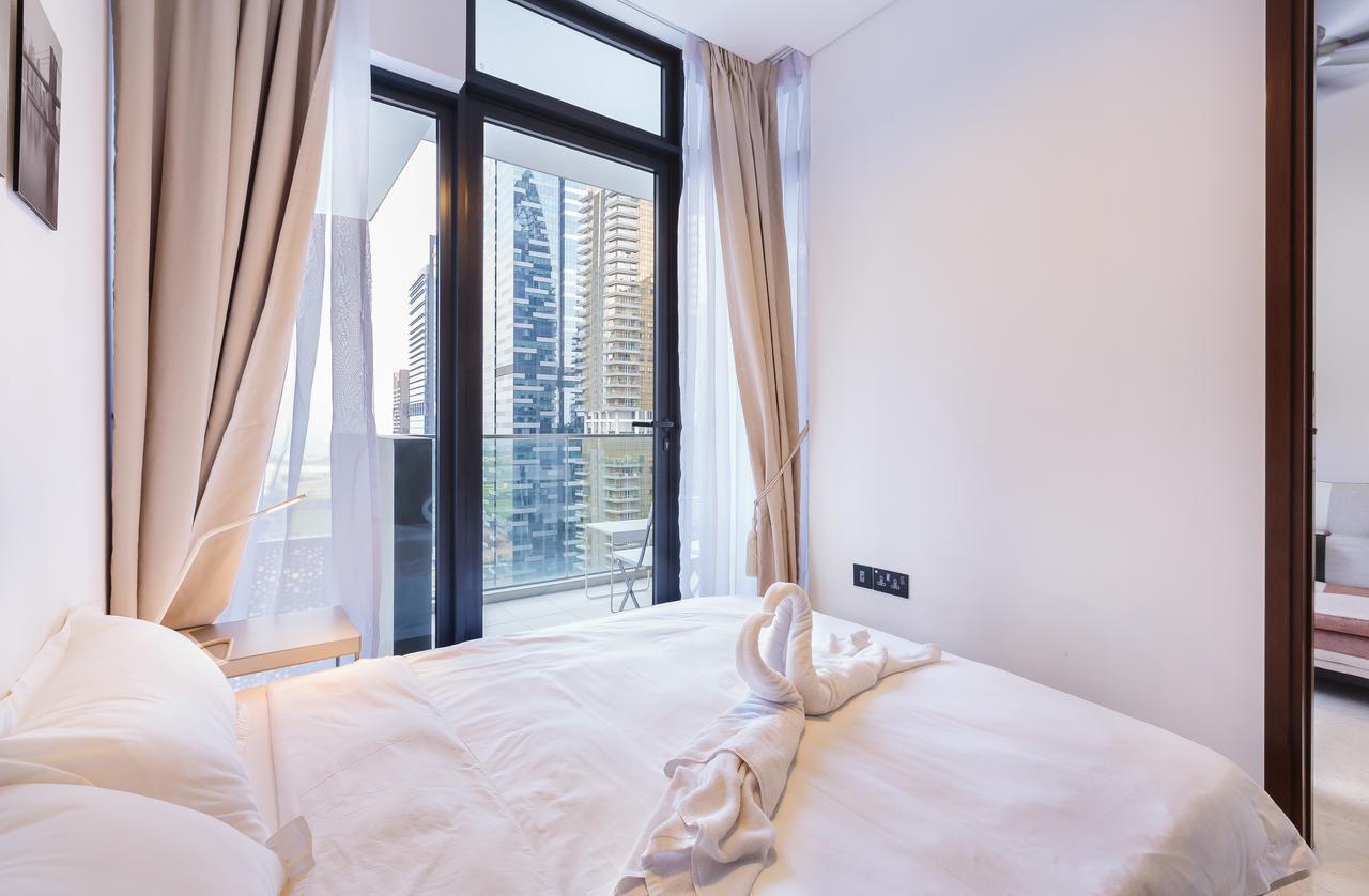 City Balcony With Marina Bay View *